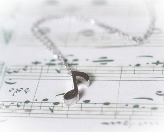 Delicate Musical Note Pendant Necklace